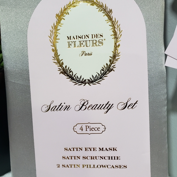 4 pc Satin Sleep Set in Grey includes: 2 Pillowcases 1 Eye Mask 1 Hair Scrunchie - Picture 3 of 4